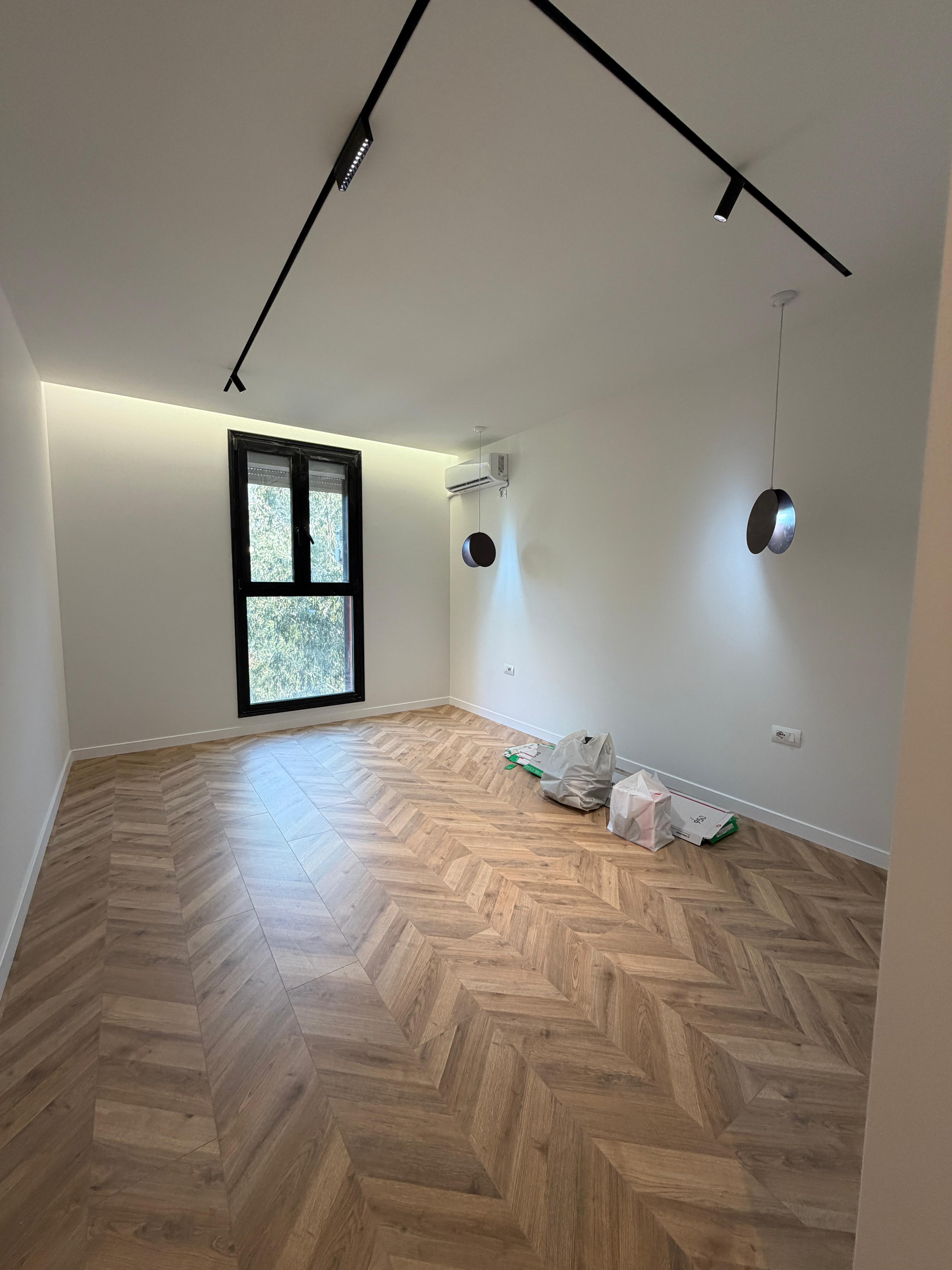 Shitet Apartament 2+1+2 Ne Shkoze